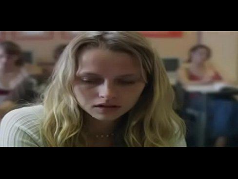 Onschuldige zus Teresa Palmer ruw aangerand door haar broer