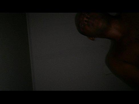 Potente neger neukt zijn blanke tante in deze incest home made clip