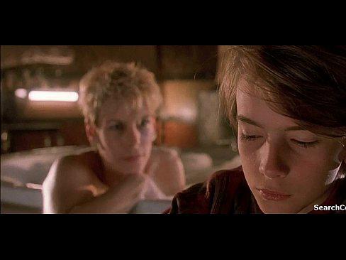 Sexy milf Jamie Lee Curtis in Mother’s Boys uit 1994