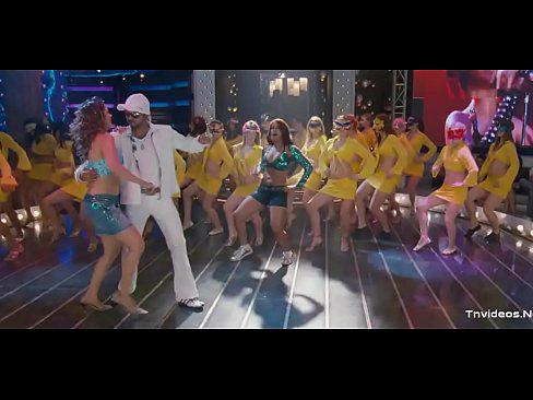 Dochter danst geil voor haar vader